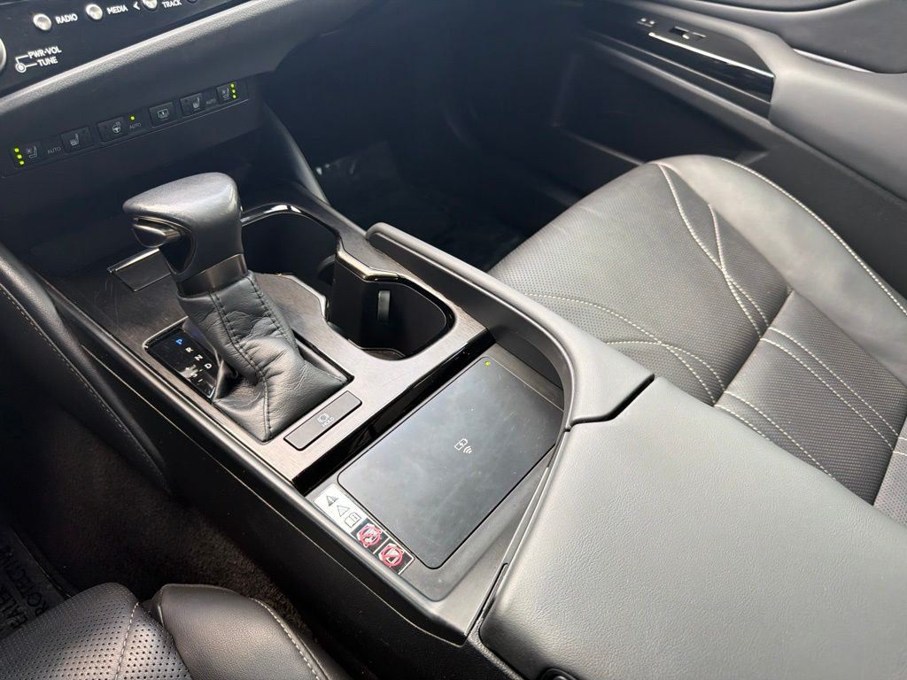 Thumbnail: 2024 Lexus ES - 14