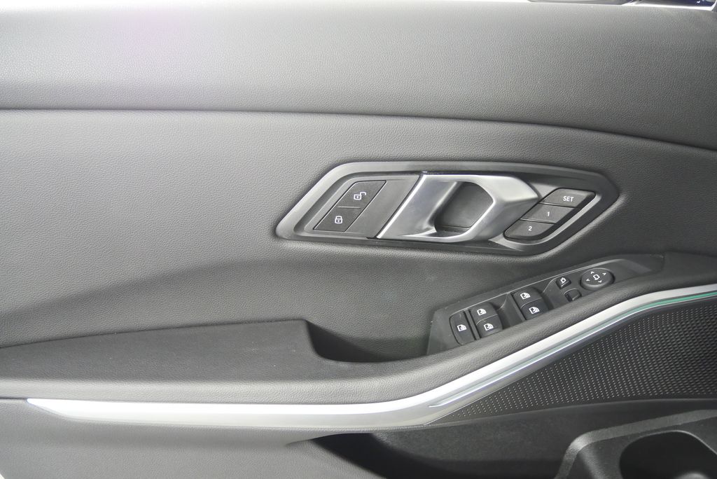 2024 BMW 3 Series 330i 9