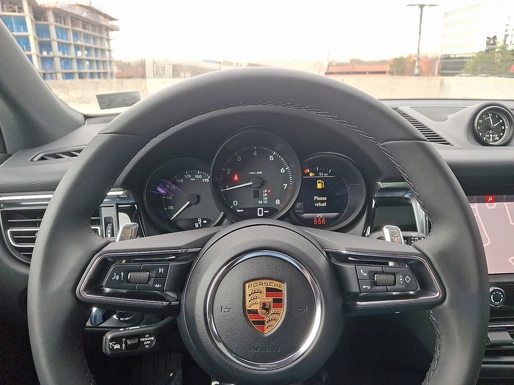 Thumbnail: 2025 Porsche Macan - 21