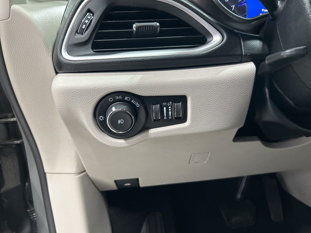 used 2022 Chrysler Pacifica car, priced at $20,996