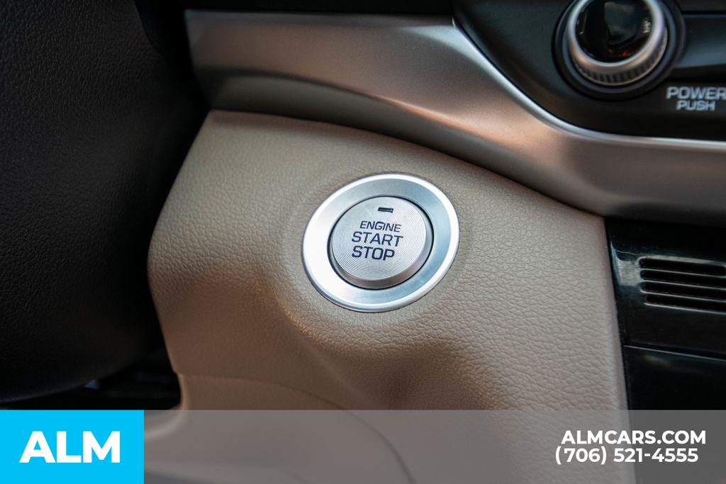 2020 Hyundai Elantra Value Edition photo 11