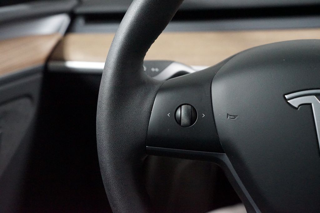 Thumbnail: 2025 Tesla Model Y - 14