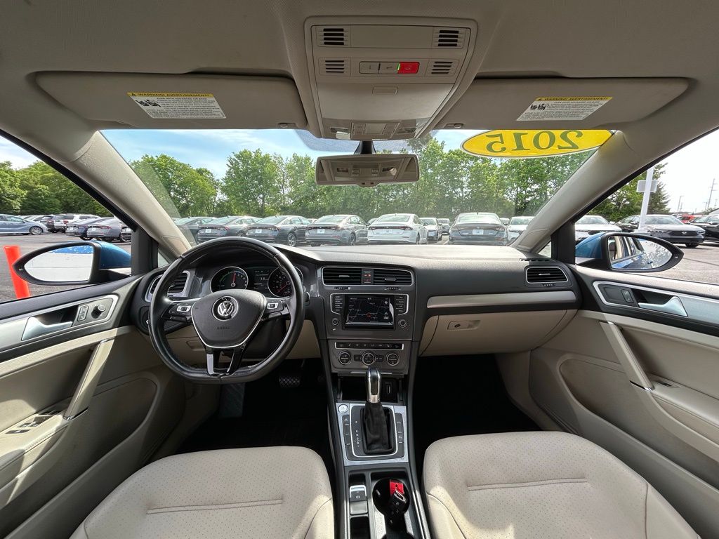2015 Volkswagen e-Golf SEL Premium 10