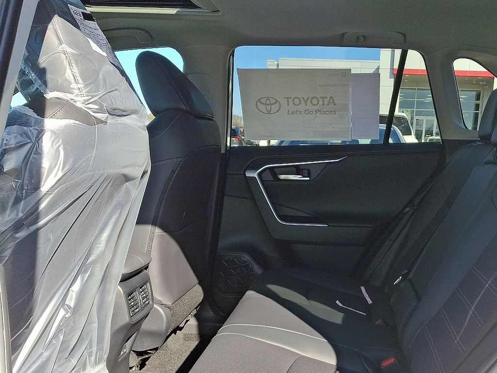 Thumbnail: 2025 Toyota RAV4 - 8