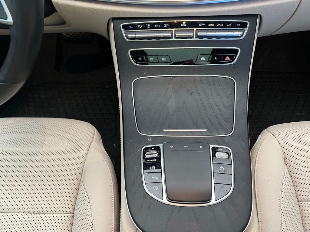 Thumbnail: 2022 Mercedes-Benz E-Class - 11