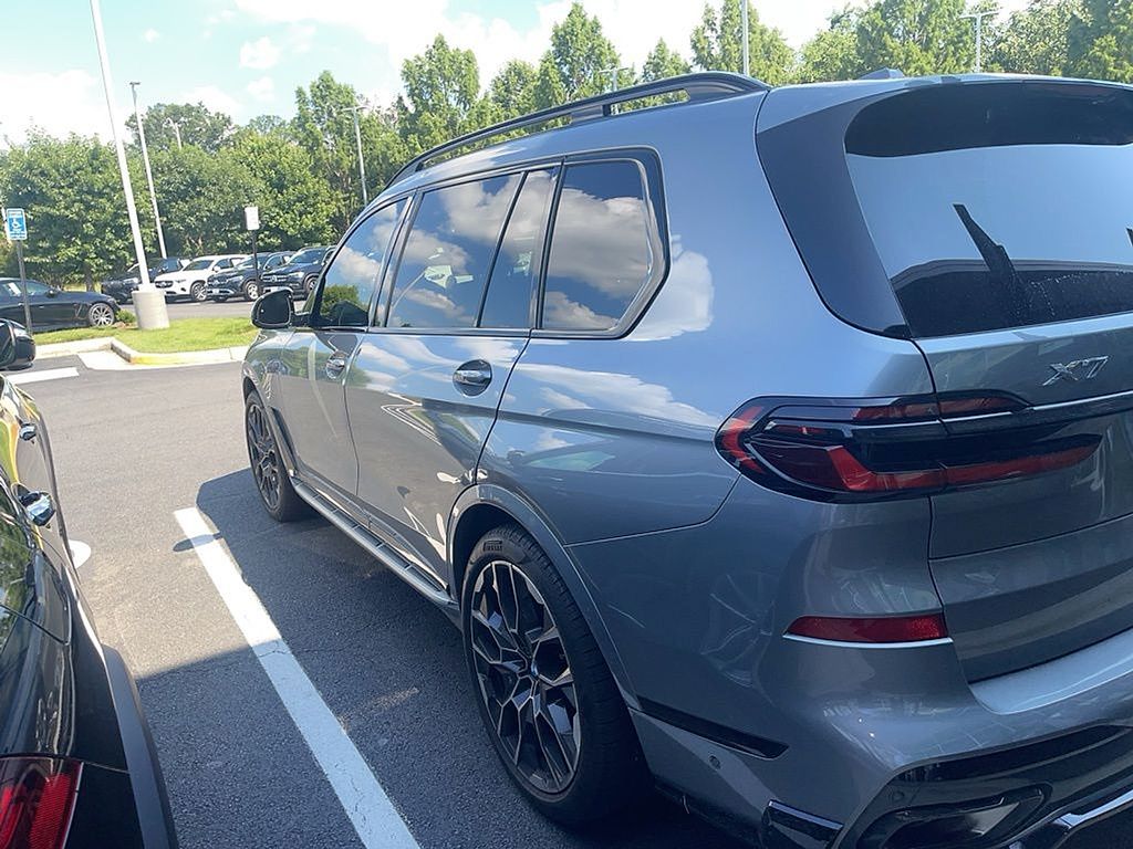 Thumbnail: 2025 BMW X7 - 3