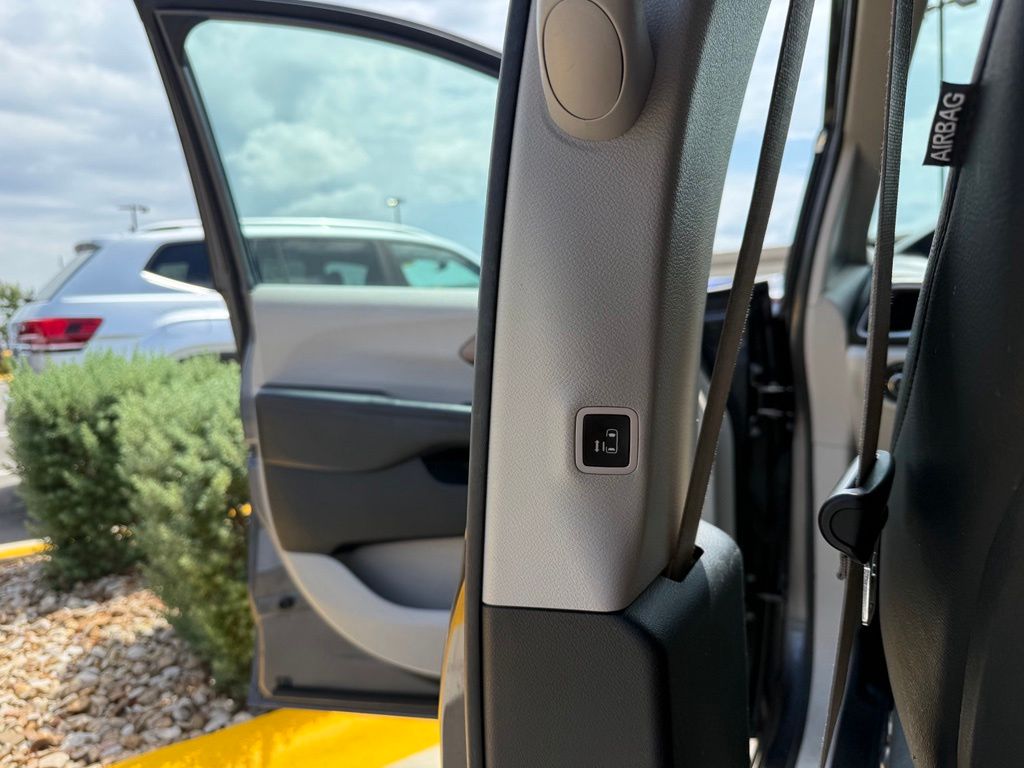 Thumbnail: 2018 Chrysler Pacifica - 20