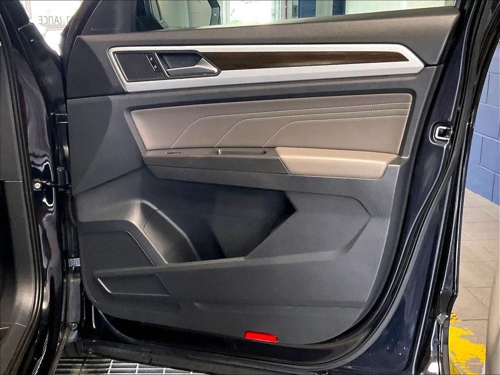 2023 Volkswagen Atlas — photo 12