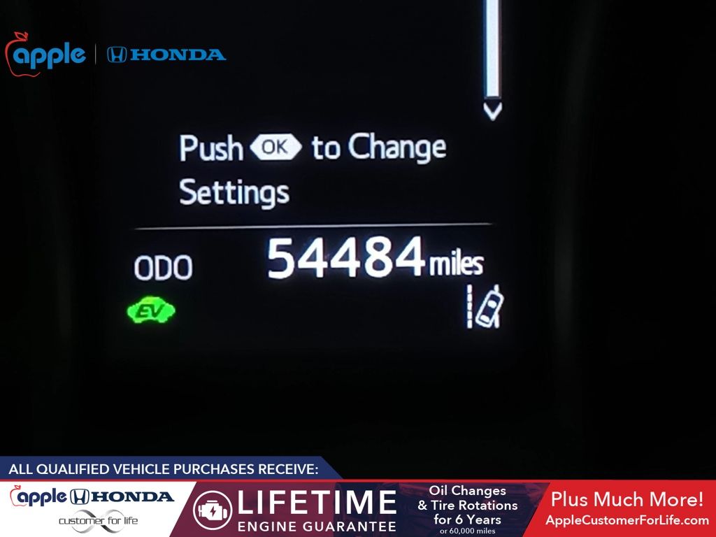 2022 Toyota Camry SE Hybrid