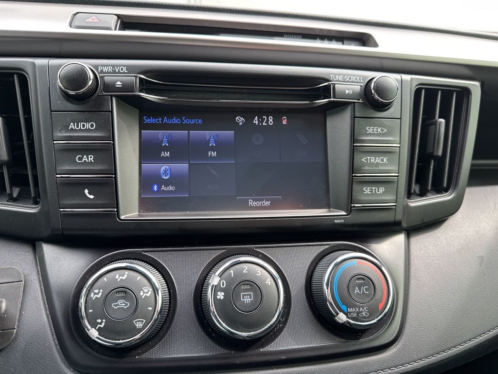 2018 Toyota RAV4 LE 8