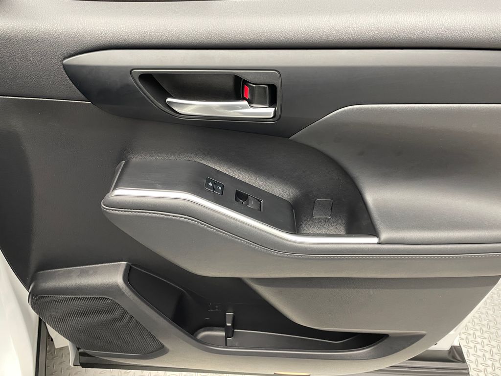 Thumbnail: 2022 Toyota Highlander - 19