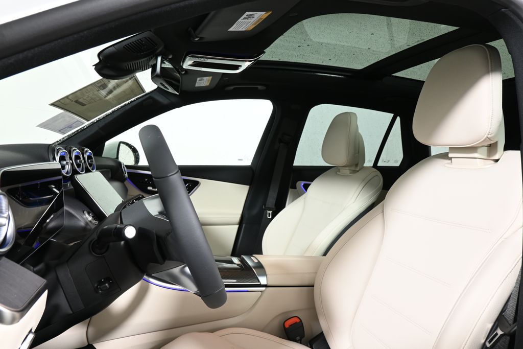 2025 Mercedes-Benz GLC 300 13