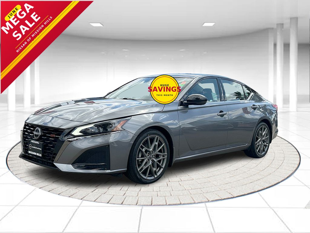 Gray (Gun Metallic) 2023 Nissan Altima 2.0 SR FWD Sedan Front-Wheel Drive Continuously Variable Transmission