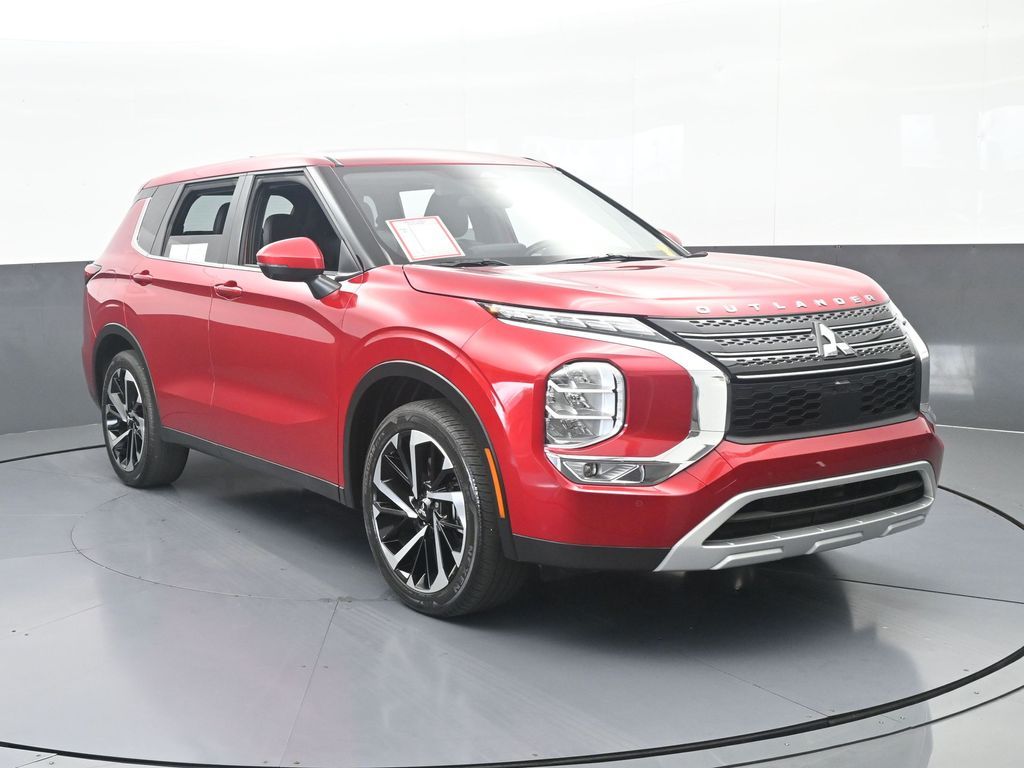 Used 2024 Red Mitsubishi SE Black Edition image 9