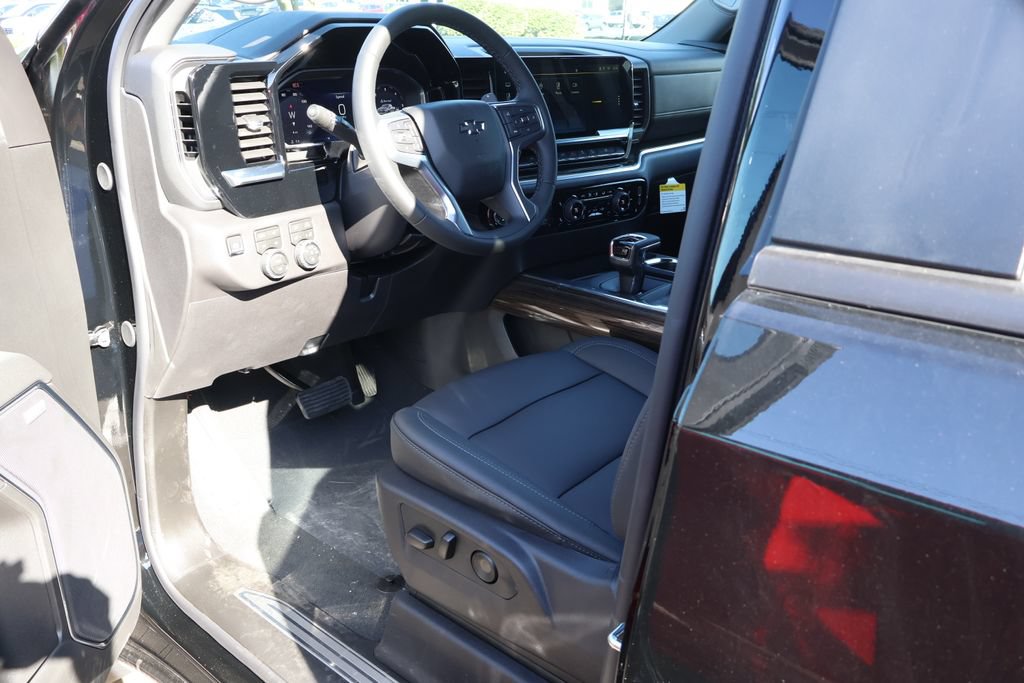 Thumbnail: 2026 Chevrolet Silverado 1500 - 11