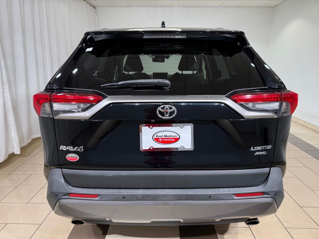 Thumbnail: 2019 Toyota RAV4 - 4