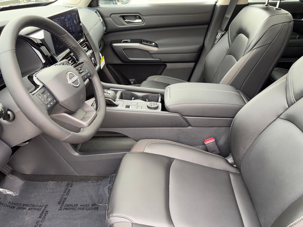 View vehicle photo 7