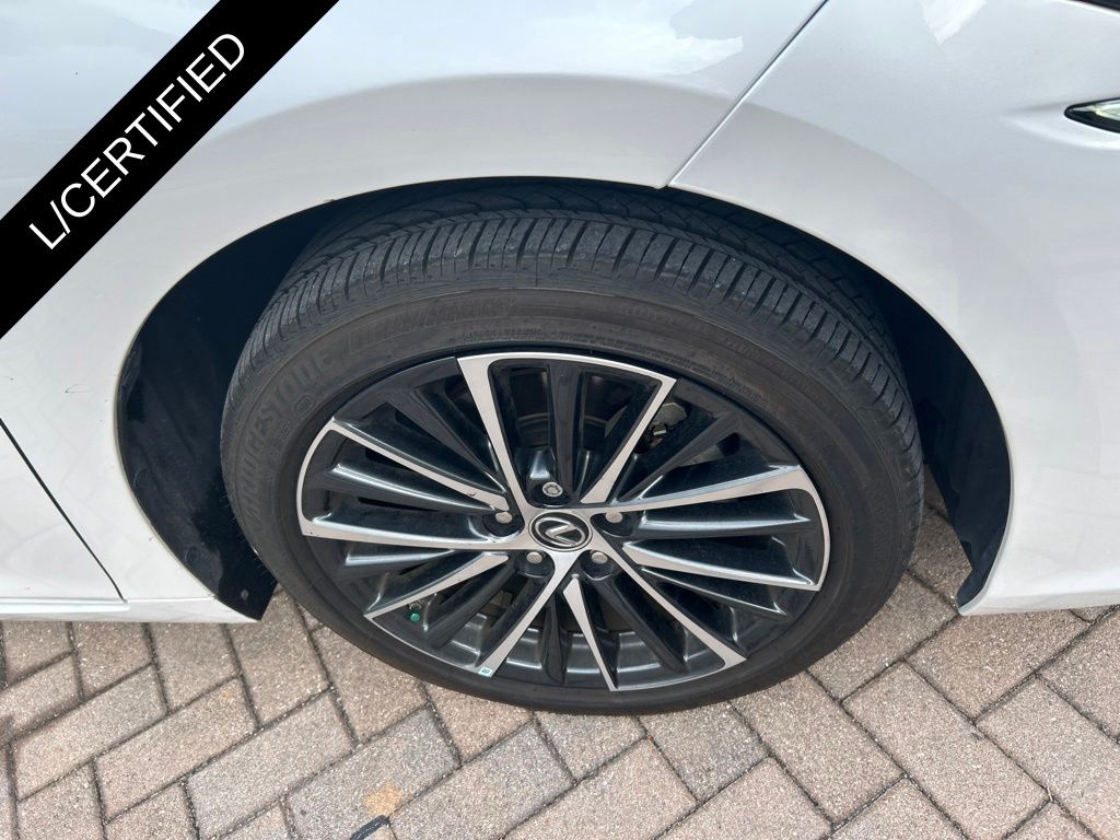 Certified Used 2024 White Lexus 300h image 10