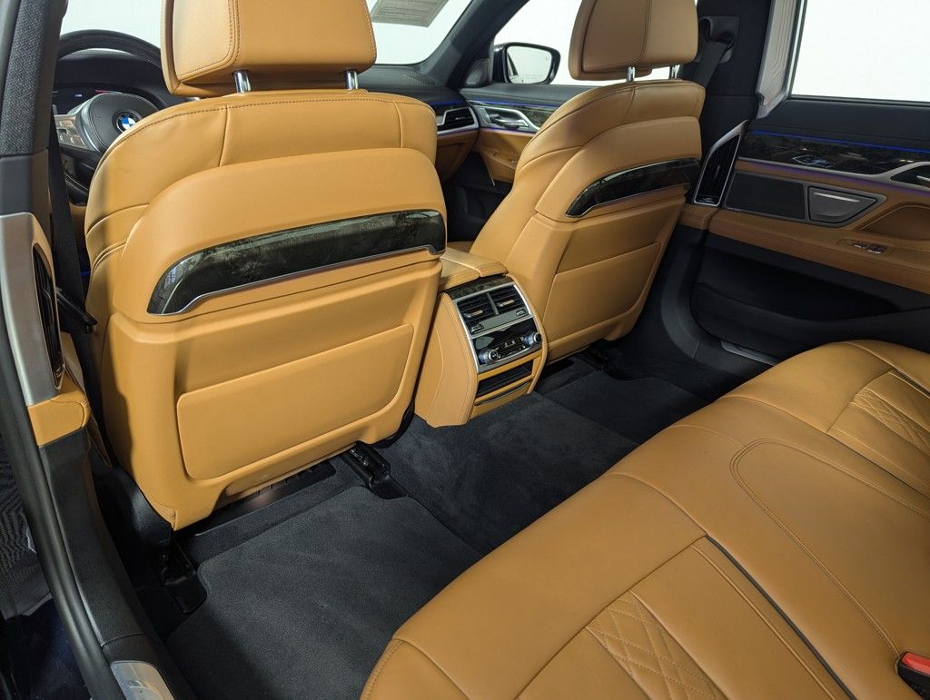 2022 BMW 7-Series 740i xDrive photo