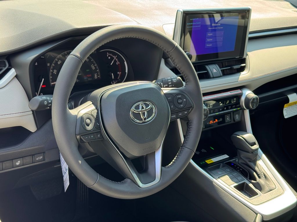 2025 Toyota RAV4 XLE photo 12