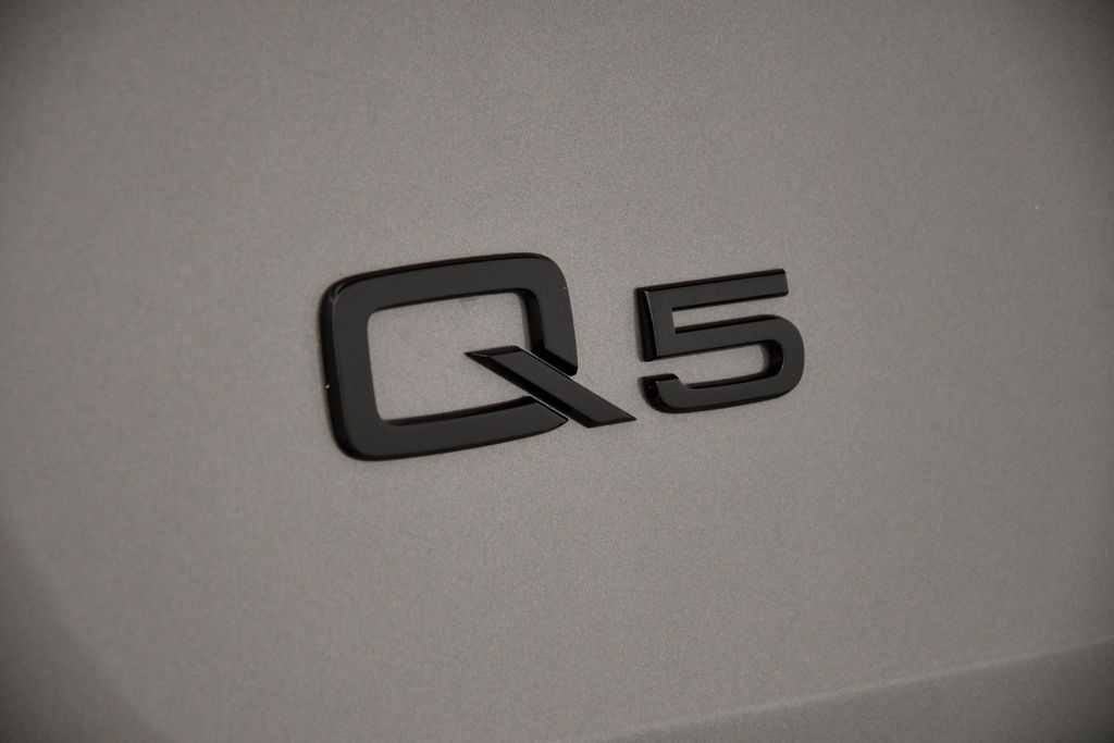 Thumbnail: 2025 Audi Q5 - 9