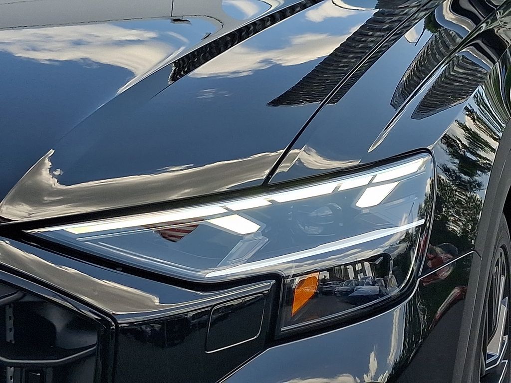 Thumbnail: 2026 Audi SQ8 - 6