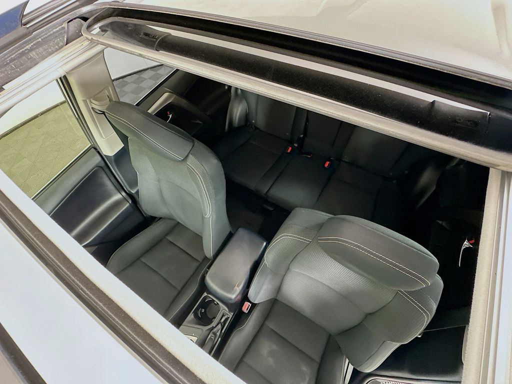 Thumbnail: 2018 Toyota RAV4 - 21