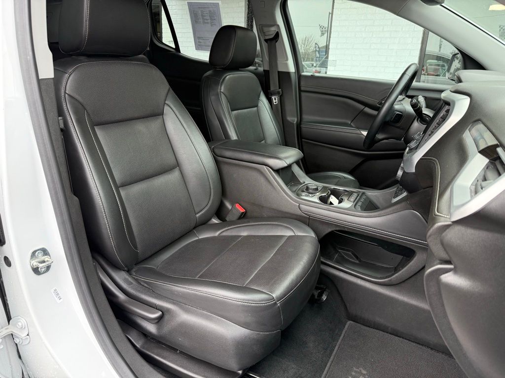 2023 GMC Acadia SLT - Photo 17