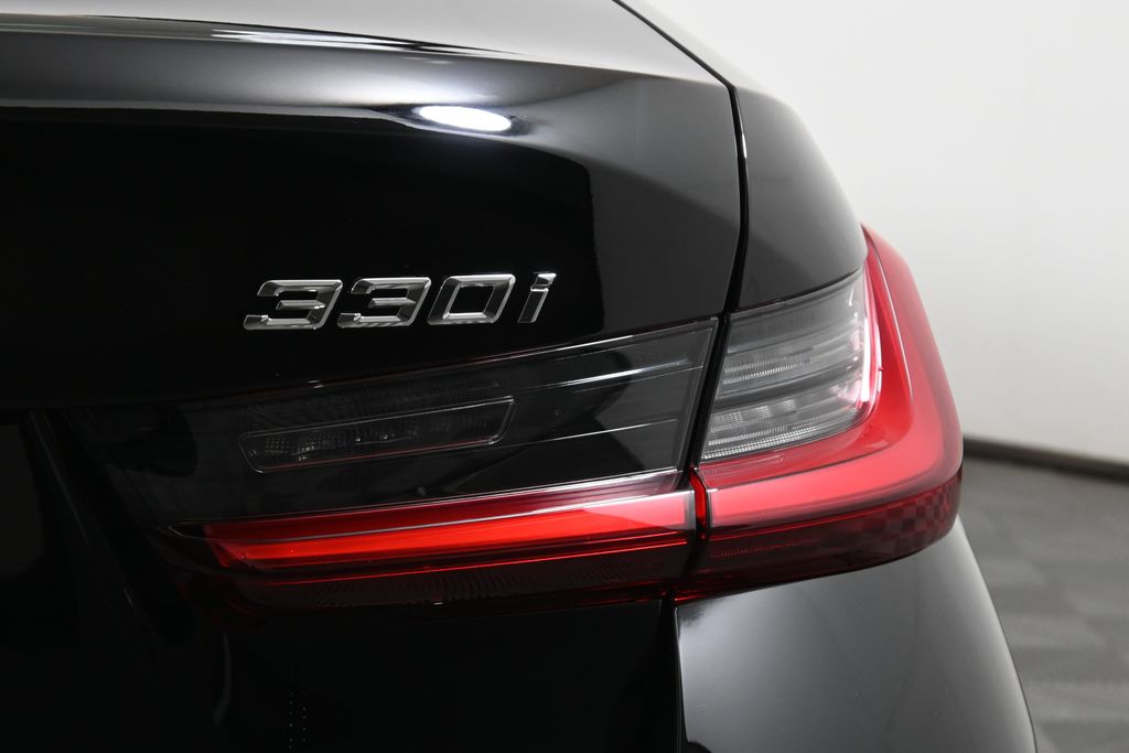 Thumbnail: 2026 BMW 3 Series - 13