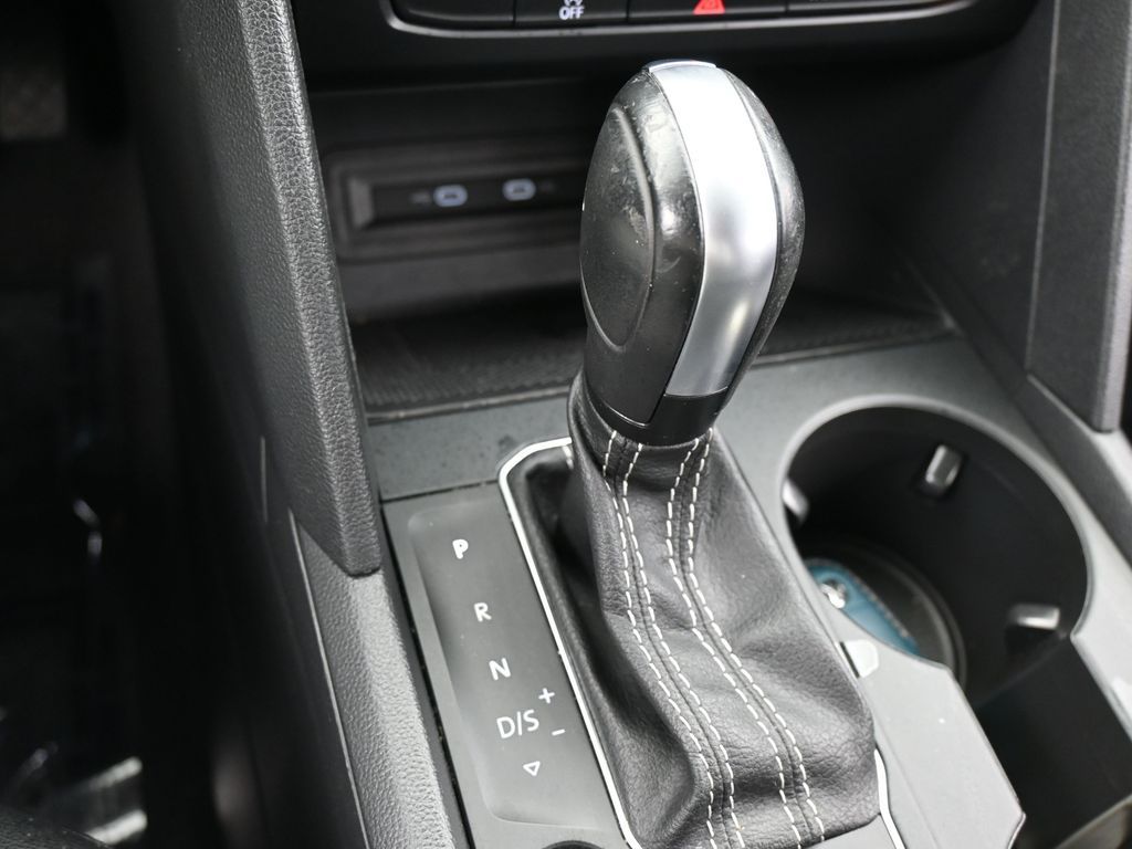 Used 2021 Gray Volkswagen 3.6L V6 SE w/Technology image 21