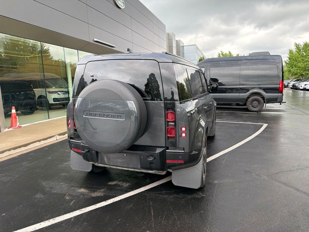 Certified Used 2025 Gray Land Rover X-Dynamic SE image 10