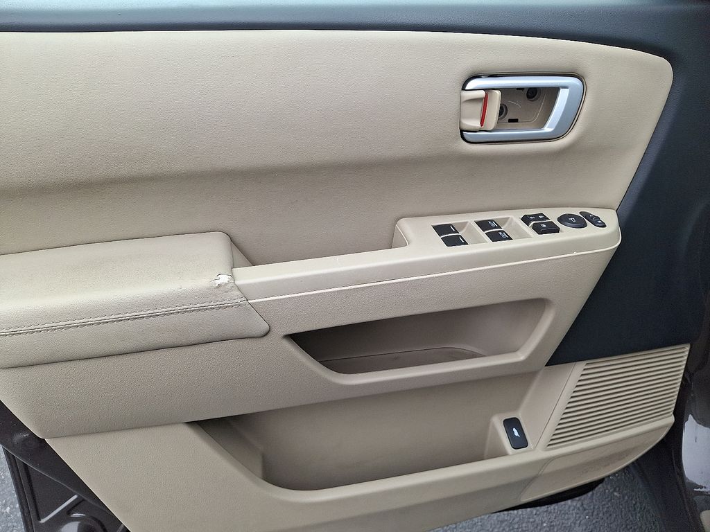 Thumbnail: 2013 Honda Pilot - 13