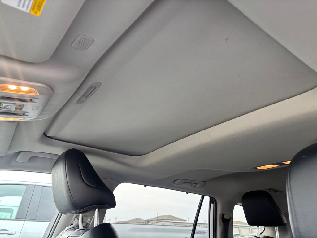 Used Car 2022 Toyota Highlander  Xle For Sale Under $30,000 In Austin, Texas