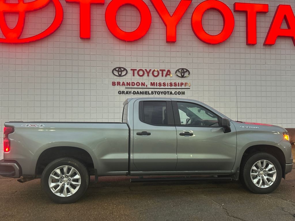 2024 Chevrolet Silverado 1500 Custom's photo