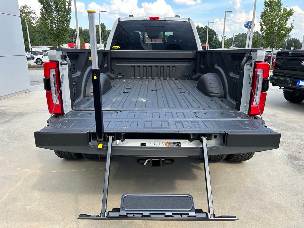 2025 Ford F-450 Super Duty Platinum