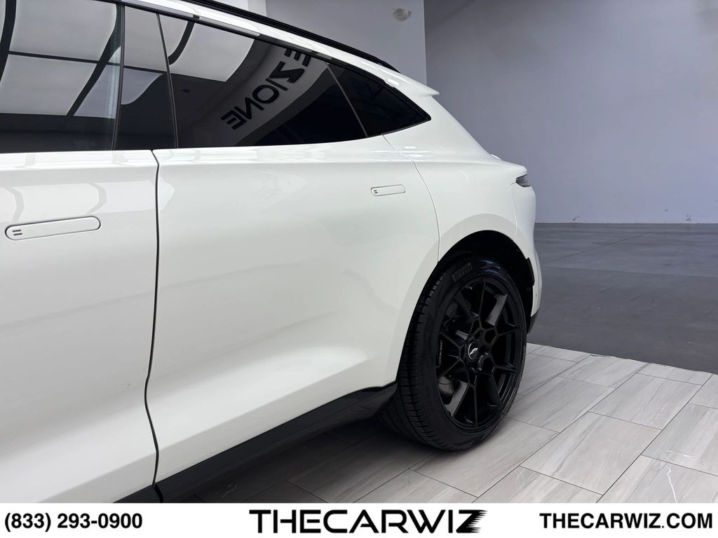 2021 Aston Martin DBX
