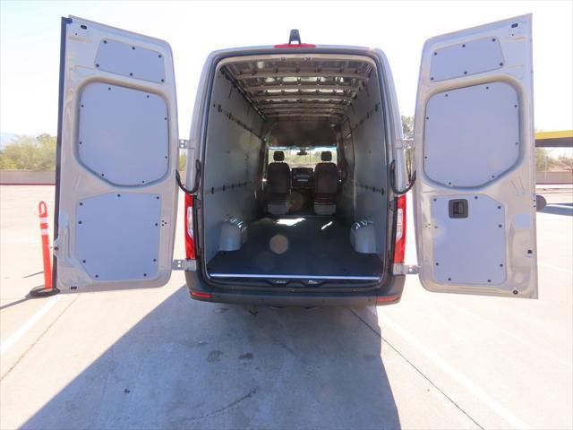 Thumbnail: 2025 Mercedes-Benz Sprinter - 30