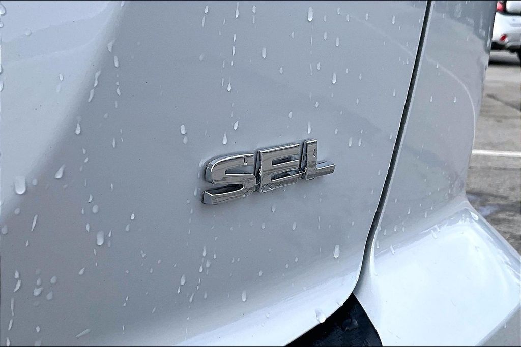 New 2026 White Mitsubishi SEL image 10