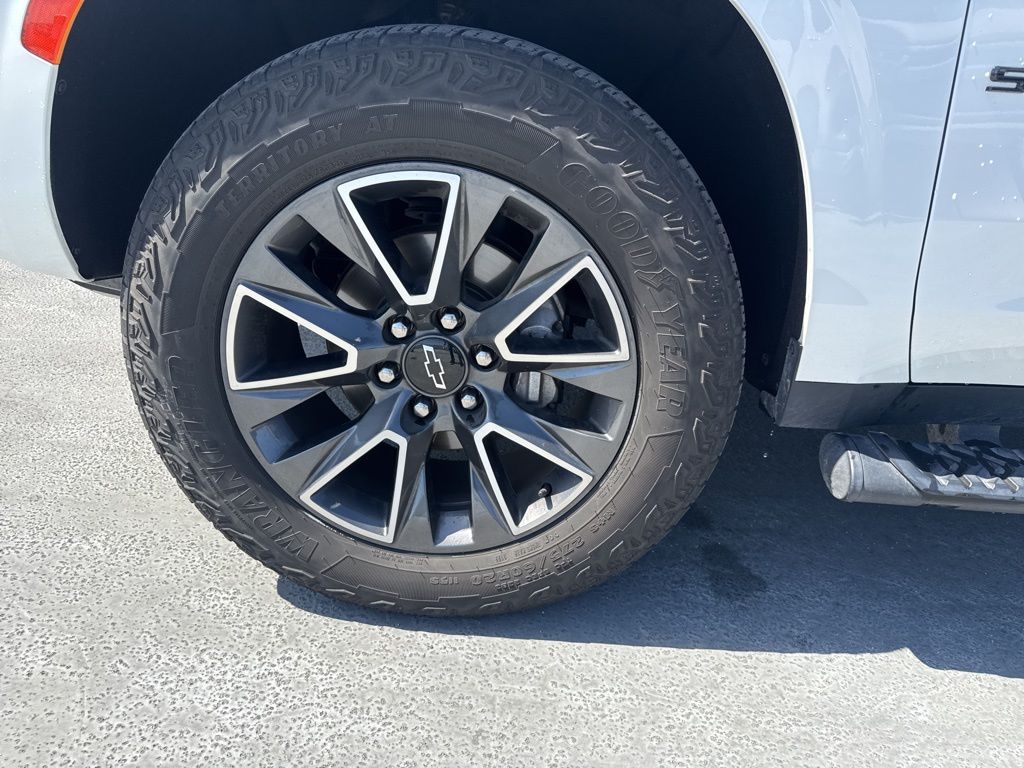 View vehicle photo 7