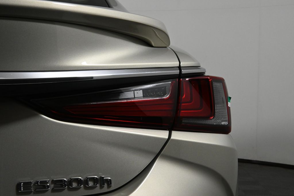 Thumbnail: 2025 Lexus ES - 13