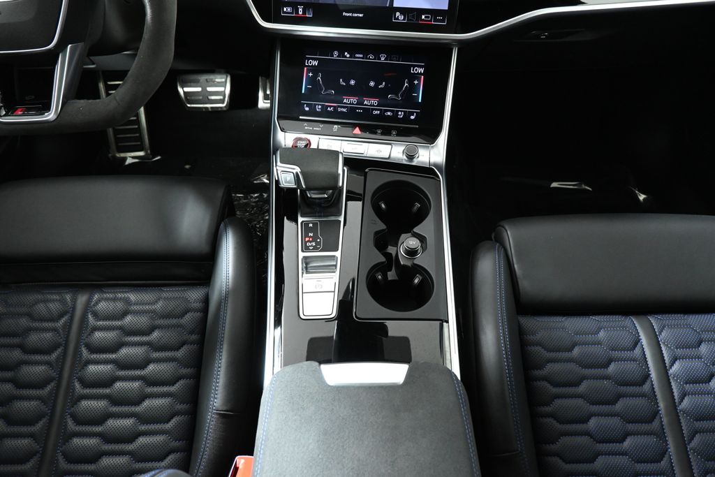Thumbnail: 2024 Audi RS 6 - 25