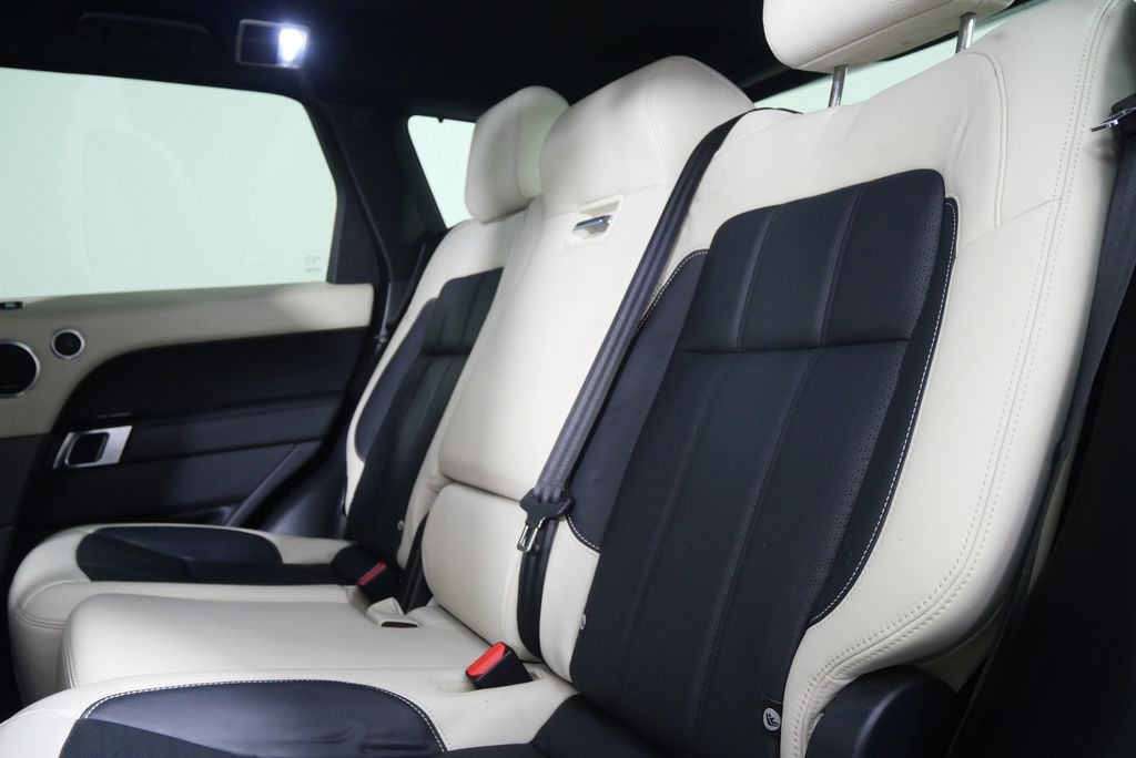 Thumbnail: 2019 Land Rover Range Rover Sport - 16