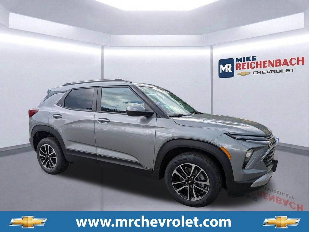 Sterling Gray Metallic 2026 Chevrolet Trailblazer SUV / Crossover Four-Wheel Drive 9-Speed Automatic