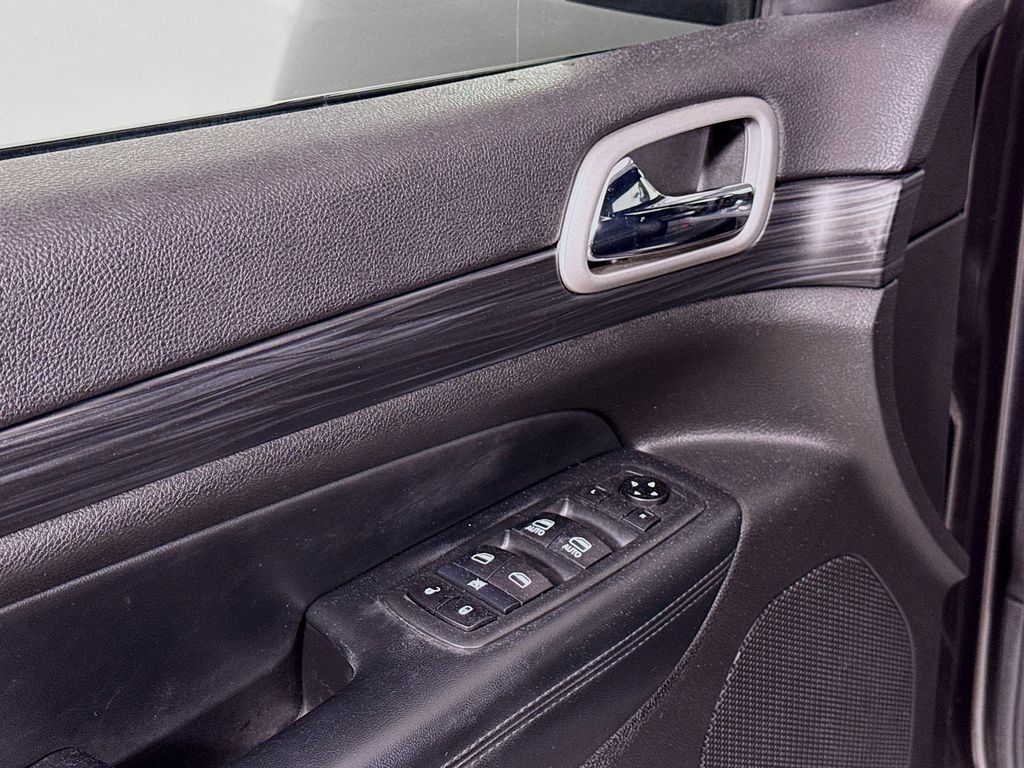 Thumbnail: 2021 Jeep Grand Cherokee - 18