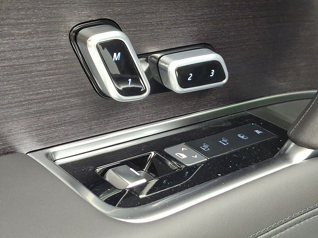 Thumbnail: 2025 Land Rover Range Rover - 8