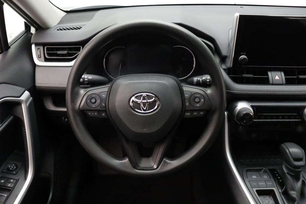 2023 Toyota RAV4 XLE 23