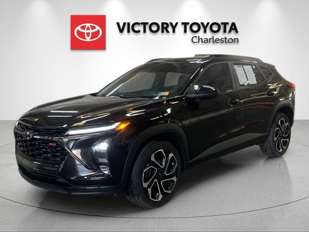 Mosaic Black Metallic 2025 Chevrolet Trax RS with 2RS FWD SUV / Crossover Front-Wheel Drive 6-Speed Automatic