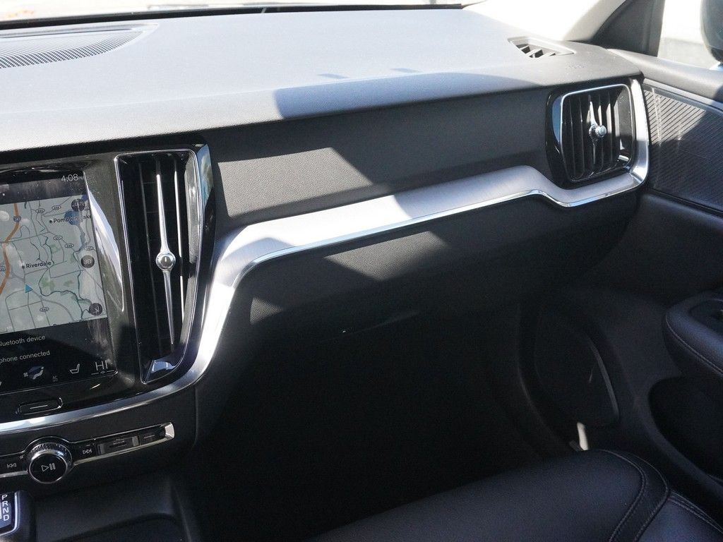 Used 2020 Gray Volvo T5 image 34