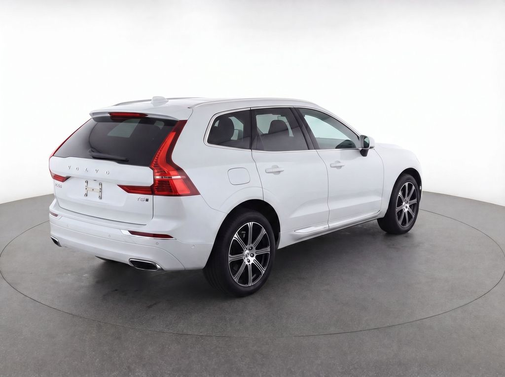 Thumbnail: 2021 Volvo XC60 - 4