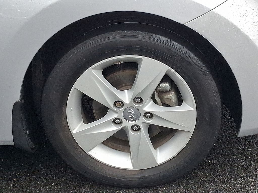 Thumbnail: 2013 Hyundai Elantra - 31